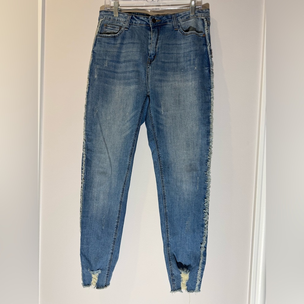 Fashion Nova jeans medium wash‎ distressed Sz 15 (XL) 32.5X28” Ankle cropped